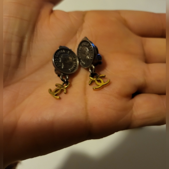 CHANEL Vintage 2tone CC Dangle Clip-on Earrings - Picture 4 of 7